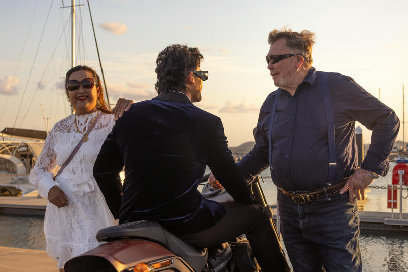 Multiple People photo 3