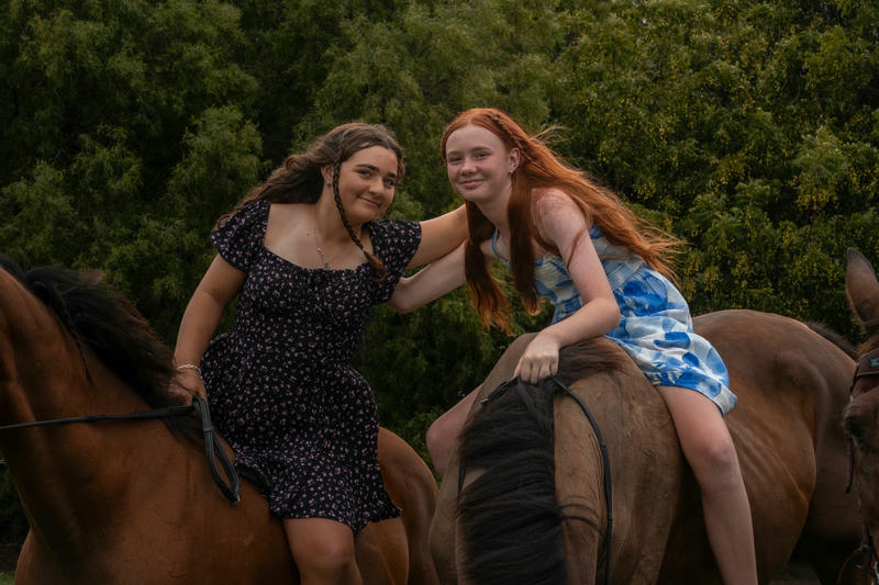 Multiple People photo 4